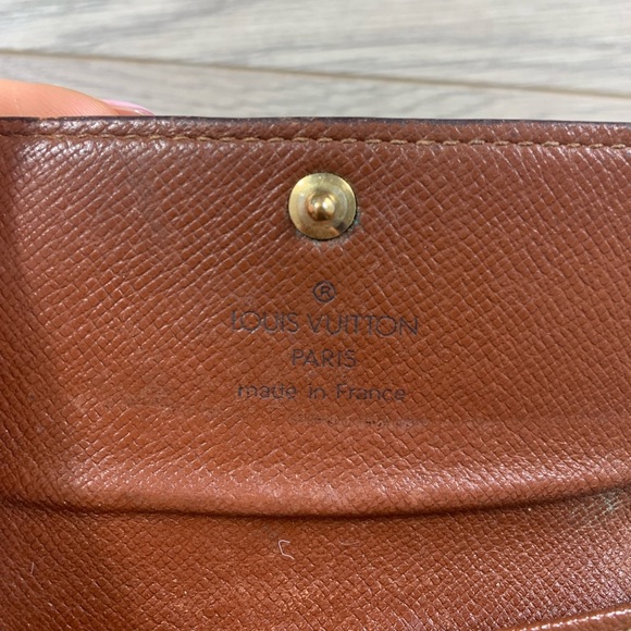 Louis Vuitton Monogram 6 Key Holder - Picture 13 of 15